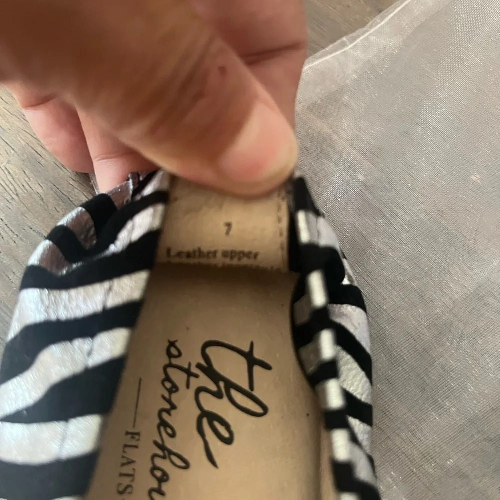 THE STOREHOUSE FLATS Stylish Zebra Print Flats SZ 7 new